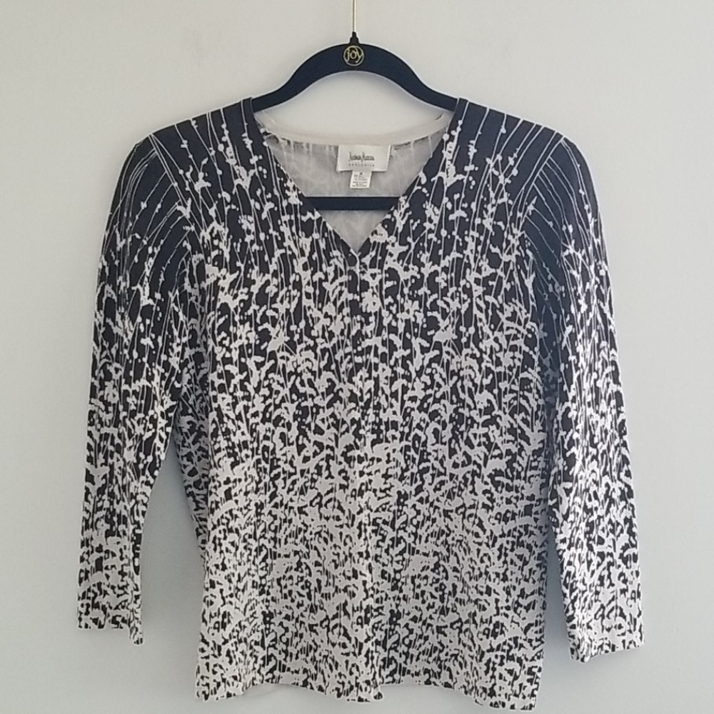 Neiman Marcus long sleeve top size medium